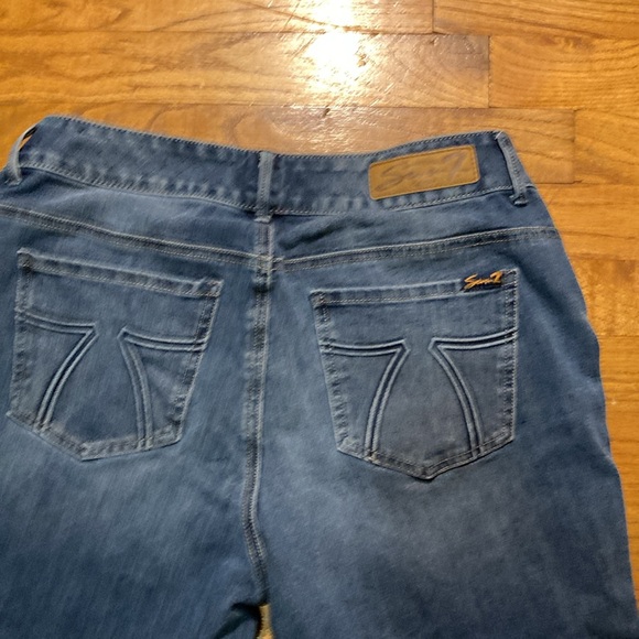 Stylish Seven7 Blue Women's Jeans Capris size 14 W - Picture 4 of 6